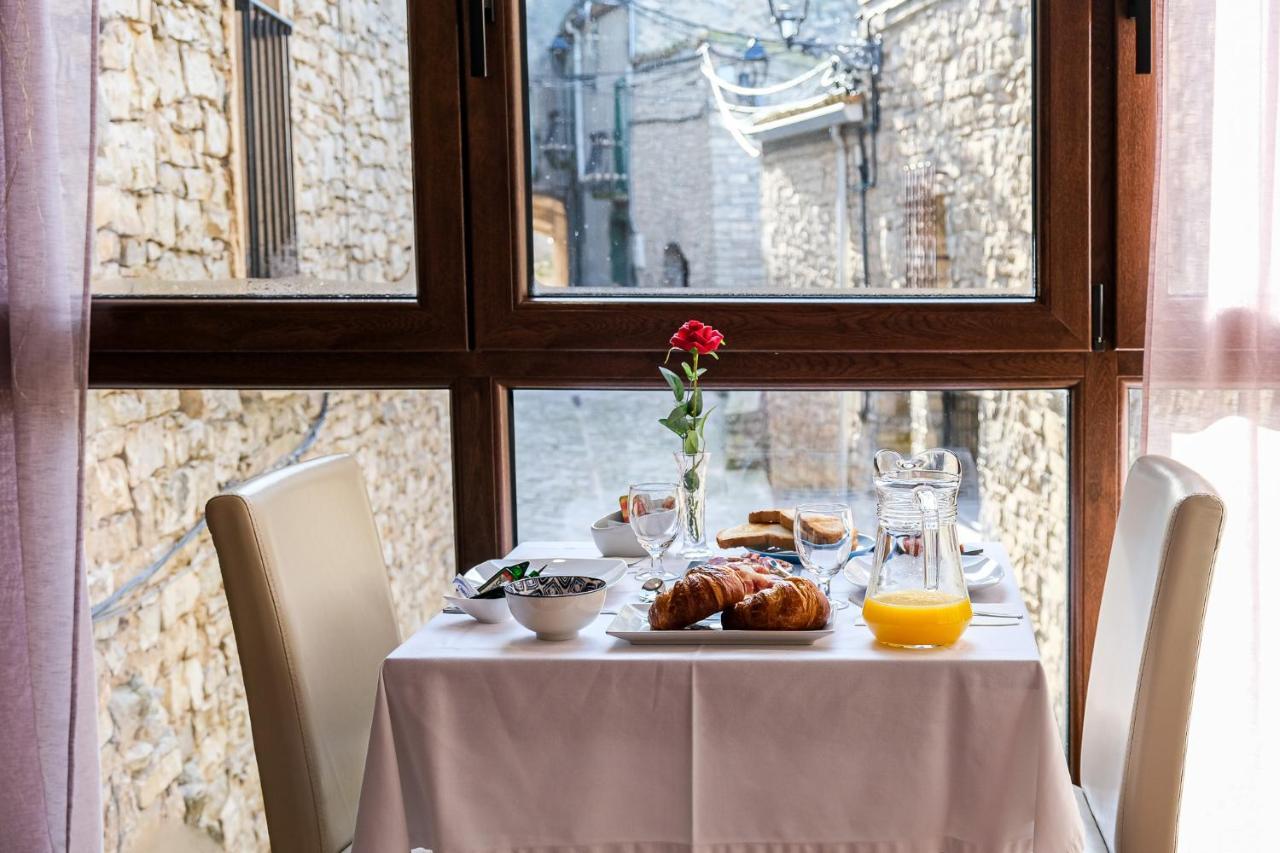 El Forn De Freixenet Con Servicios De Un Hotel Lleida Bagian luar foto