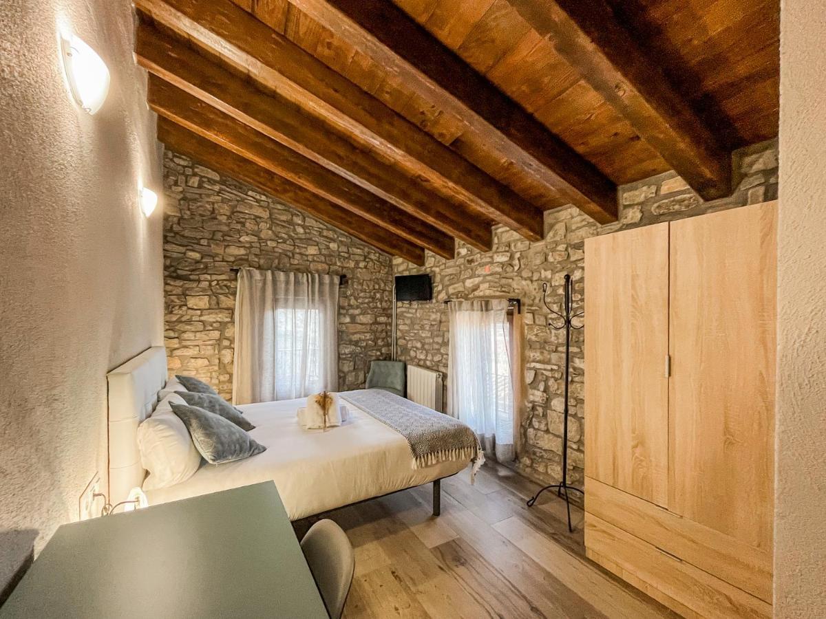 El Forn De Freixenet Con Servicios De Un Hotel Lleida Bagian luar foto