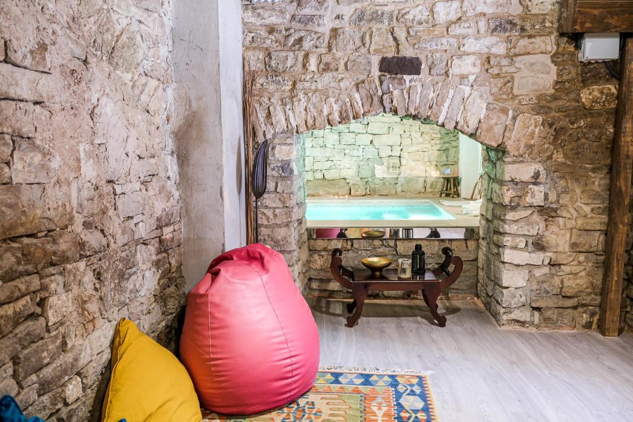 El Forn De Freixenet Con Servicios De Un Hotel Lleida Bagian luar foto