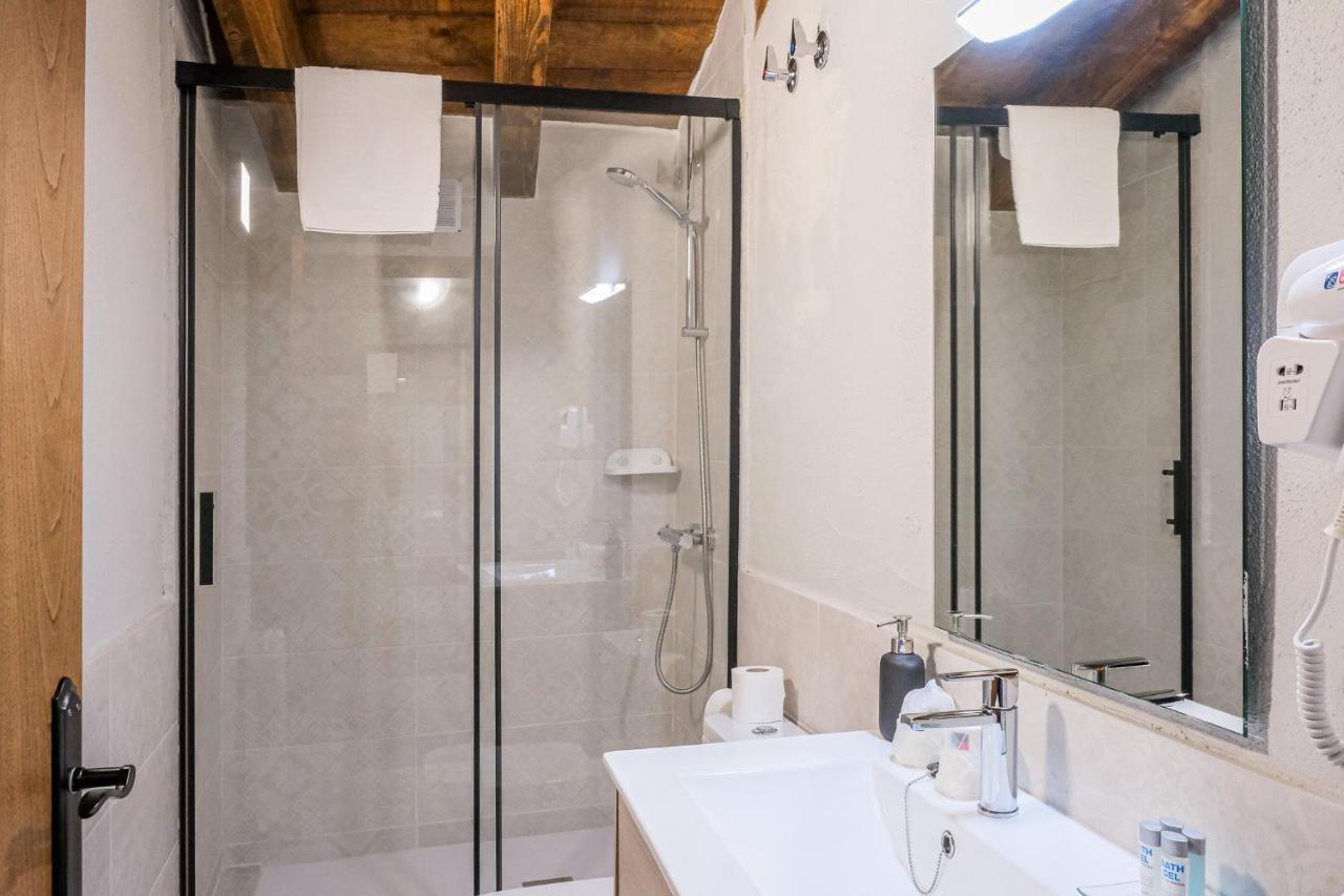 El Forn De Freixenet Con Servicios De Un Hotel Lleida Bagian luar foto