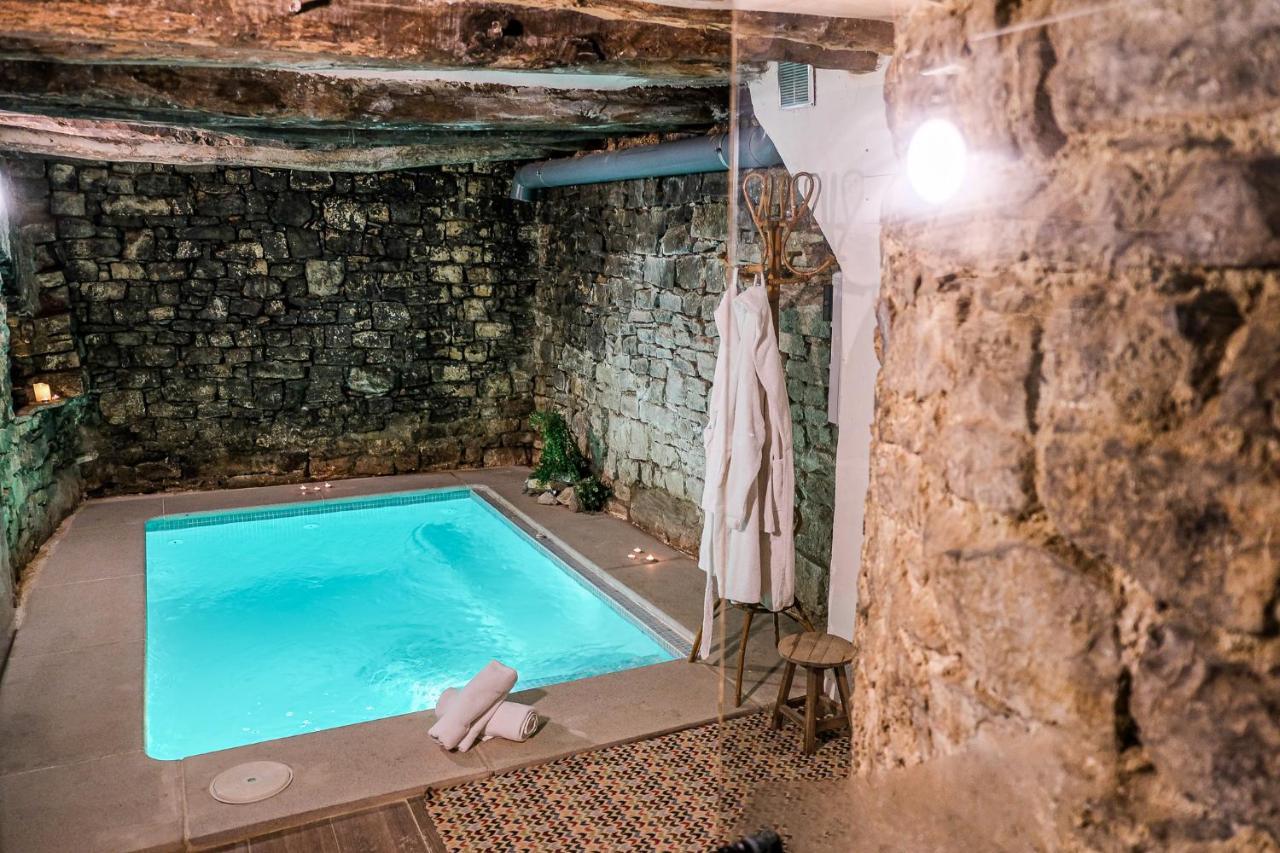 El Forn De Freixenet Con Servicios De Un Hotel Lleida Bagian luar foto