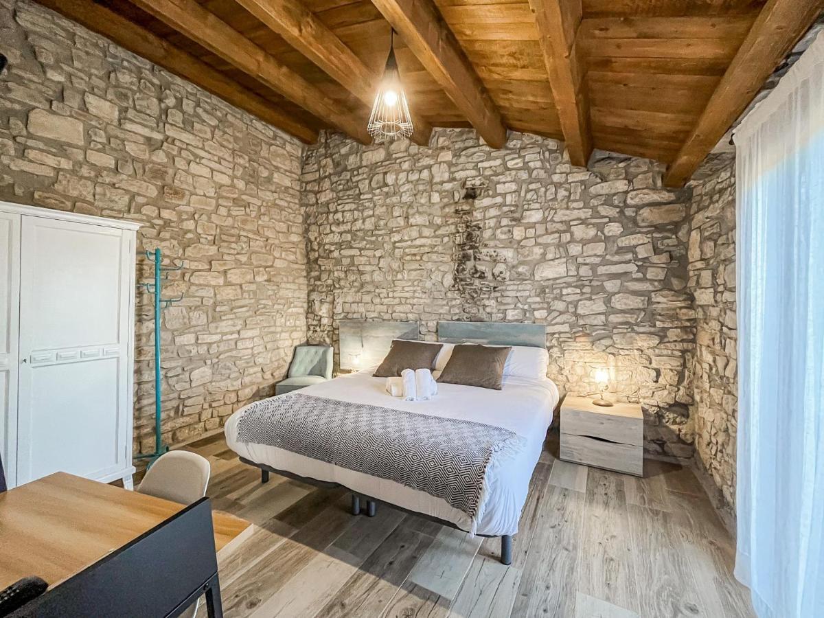 El Forn De Freixenet Con Servicios De Un Hotel Lleida Bagian luar foto