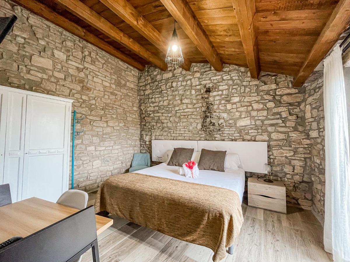 El Forn De Freixenet Con Servicios De Un Hotel Lleida Bagian luar foto
